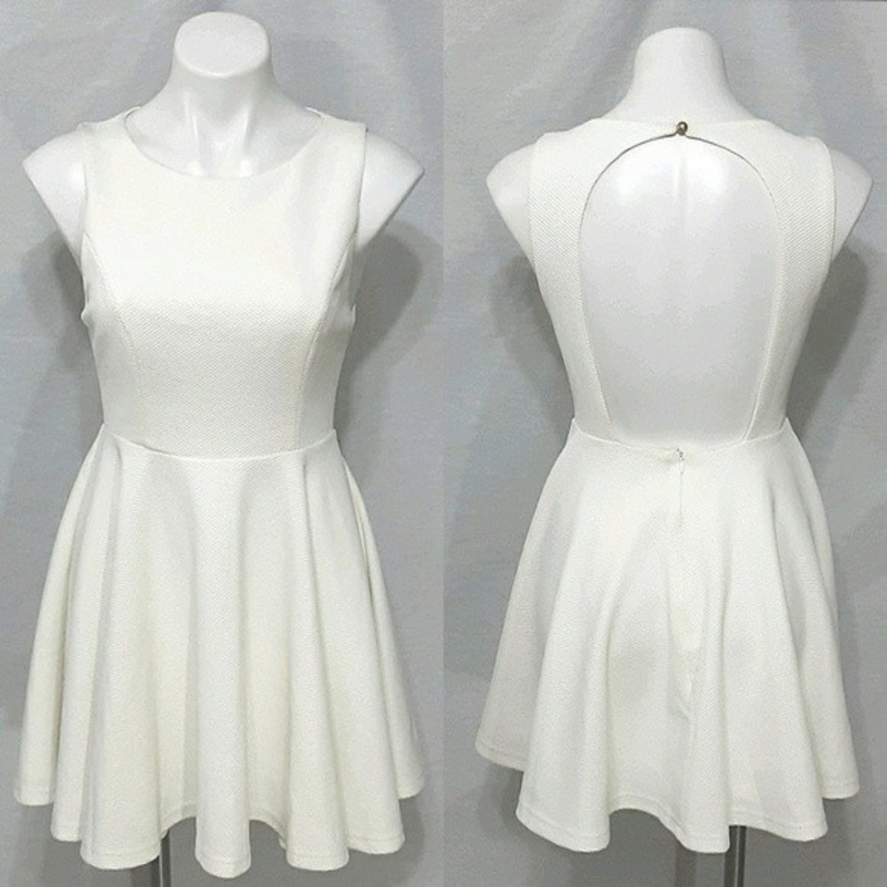 Lulu’s White Fit & Flare Mini Dress M | Sleeveless Open Back Flirty Elegant Chic